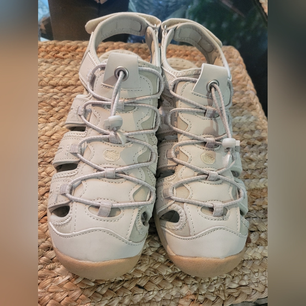Khombu Woman's  Sandals Size 8.5 Like New - Picture 6 of 10